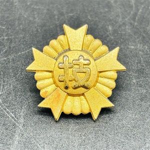 技能士章の値段と価格推移は？｜10件の売買データから技能士章の価値が
