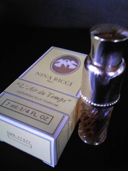 パルファム　新品☆逸品☆ニナリッチ ☆スプレー式 ７ｍｌ_1