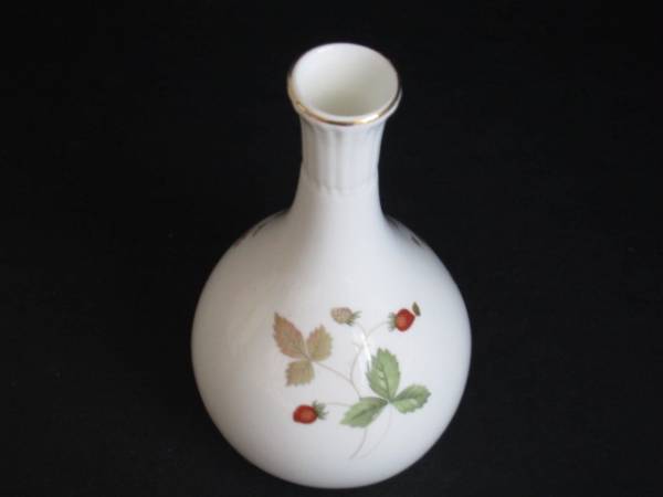 ウェッジウッド ワイルドストロベリー可愛い一輪挿し 花瓶 ウェッジウッド 売買されたオークション情報 Yahooの商品情報をアーカイブ公開 オークファン Aucfan Com