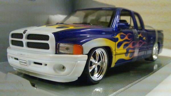 ウェリー　1/24 ダッジラム　パープル　中古_1