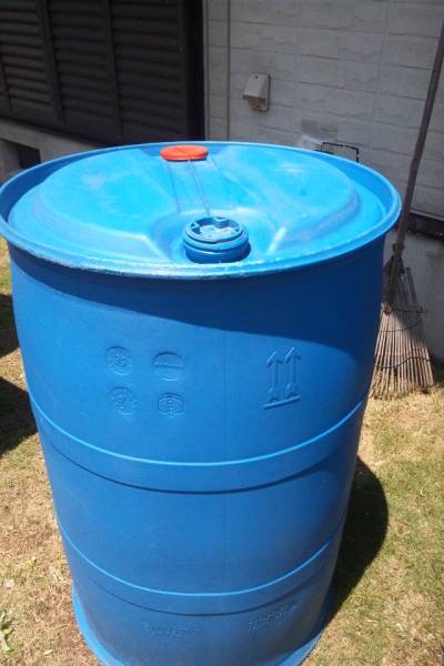 中古プラスチックドラム缶200L 雨水タンク等に(簡易住居、ログハウス