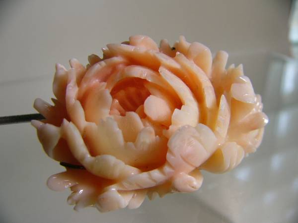 【江月】アンティーク・白金 本珊瑚牡丹彫刻帯留め兼ブローチ20g