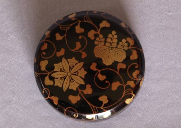 ★　時代黒桐紋唐草蒔絵香合（江戸）（大名茶道具）_2