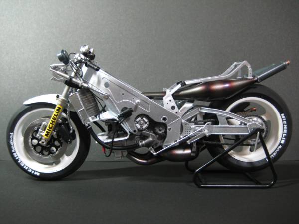 フジミ1/12 '88スズキRGV-Γ後期型（XR74） #34 K・シュワンツ_3