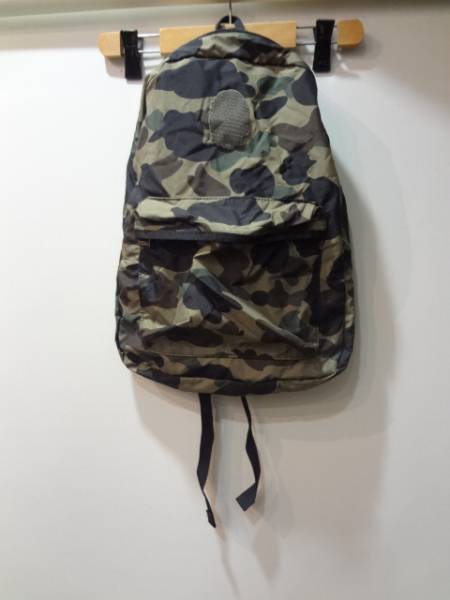 12 APEグリーン迷彩の収納ナイロンリュック。エイプ.BAPE