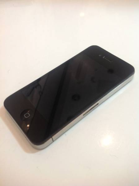  AT&T、iPhone 4は最初はブラックのみで販売されると発表? [更新]