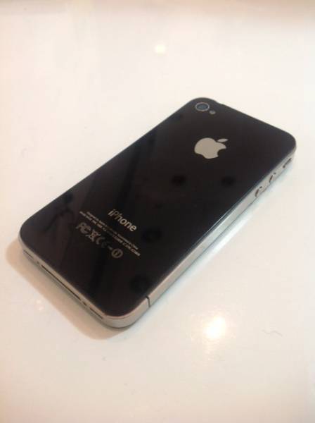  AT&T、iPhone 4は最初はブラックのみで販売されると発表? [更新]