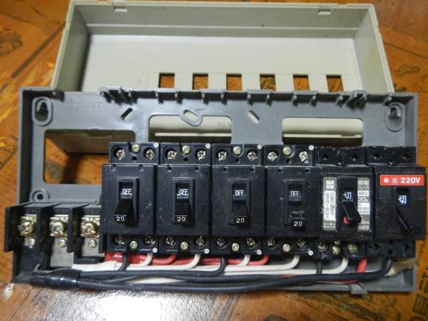 【20A×６個ブレーカ付】東芝家庭用分電盤　中古_2