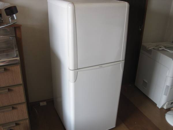大特価!!東芝/TOSHIBA☆冷凍冷蔵庫GR-14MC3 03年製 137L 1円～☆(100 
