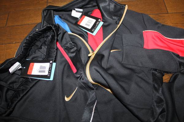未使用ナイキNIKEジャージ上下セットL黒×赤青(ナイキ)|売買された