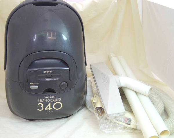 ◇東芝クリーナーVC－D39 92年製 （中古）(掃除機一般)｜売買された