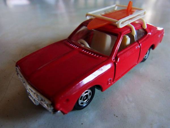 美品 トミカ ローレル SGX サーフキャリア 牽引フック付 当時物(乗用車