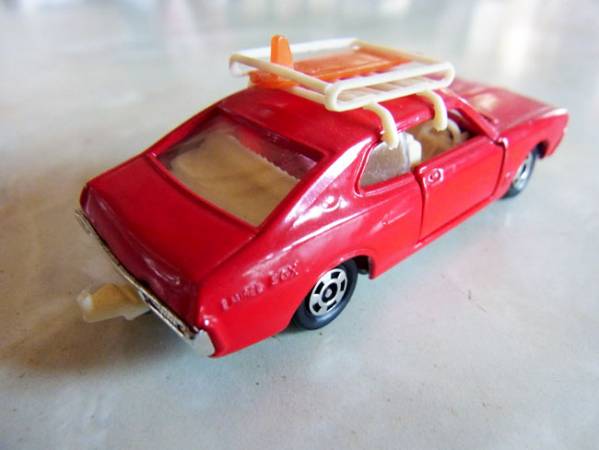 美品 トミカ ローレル SGX サーフキャリア 牽引フック付 当時物(乗用車