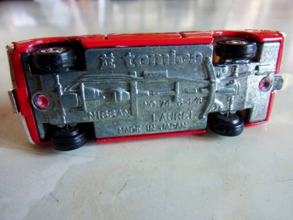 美品 トミカ ローレル SGX サーフキャリア 牽引フック付 当時物(乗用車
