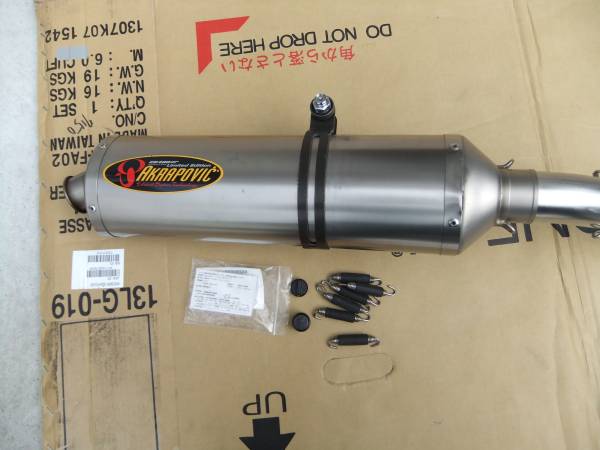 CB400SF NC39 アクラポビッチフルエキマフラー中古(マフラー本体(社外 CB400SF NC39 アクラポビッチフルエキマフラー中古(マフラー本体(社外