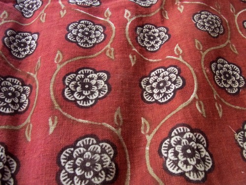 茜赤の美しさが際立つ18-19ｃインド更紗　70×50cmの大サイズ裂