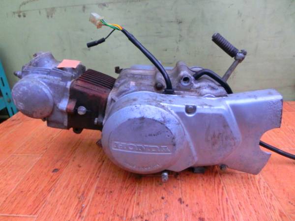 スーパーカブ50 12V 実動エンジン 走行705Km実走行 C50 AA01 スーパーカブ50 12V 実動エンジン 走行705Km実走行 C50 AA01