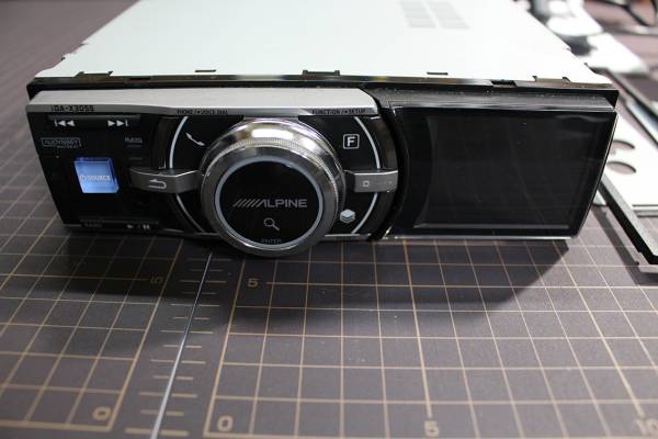 iDA-X305S アルパイン　ＩＰＯＤ　１ＤＩＮ