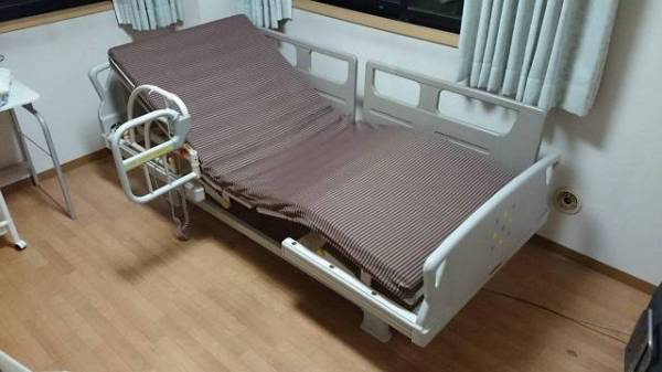 PARAMOUNT BED パラマウントベッド Q603K 中古品(介護ベッド、寝具 