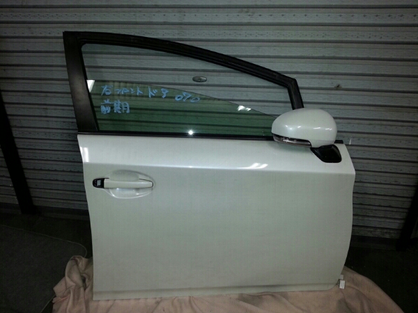 30プリウス 右フロントドア