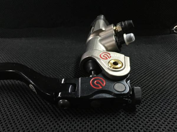 中古!ブレンボレーシングマスターシリンダーMotoGPタイプφ19-18 