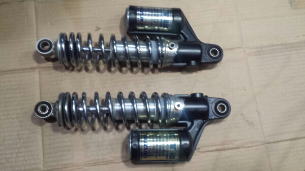 GK79A GSX400 インパルス KYBリアショック 左右セット gsx400