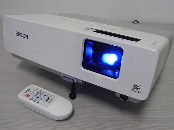 ♪♪EPSONプロジェクター EMP-823 2600lm ランプ102h *41♪♪