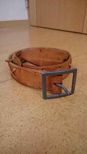 レッドムーン　レザーベルト