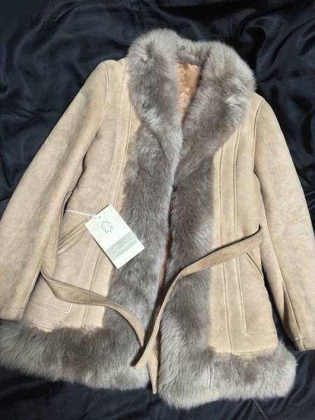 未使用 スペイン産 リアルムートン コート 羊革 9号　Ａ690