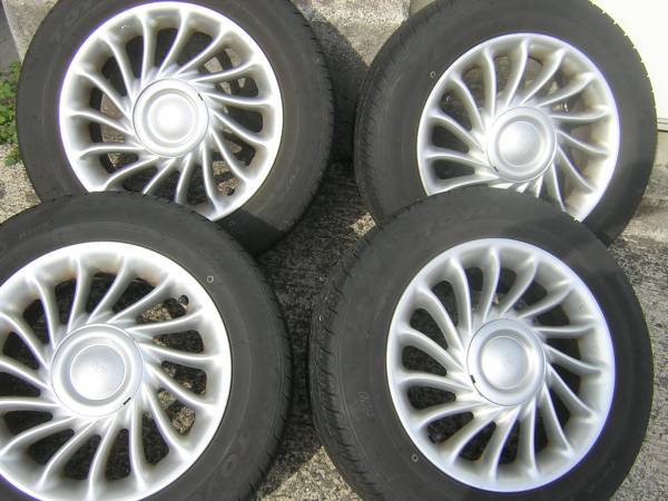 美品トヨタBB純正ホイール&185/65R15セットです