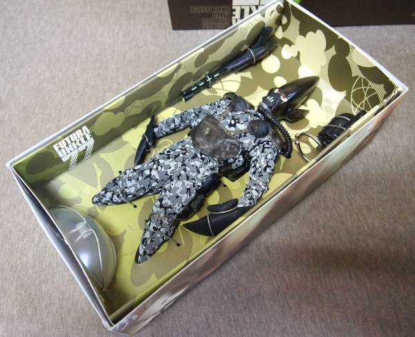 メディコムトイ RAH FUTURA UNKLE 77（開封済／未展示）(キャラクター 