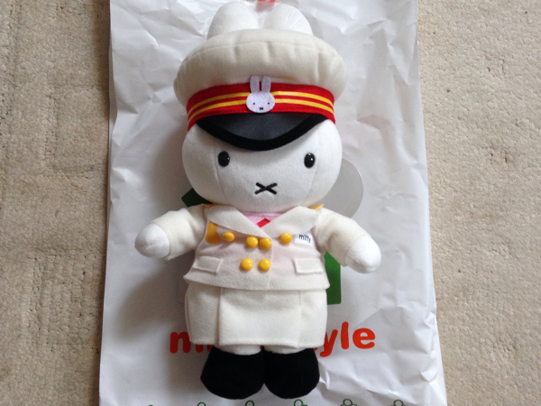 ミッフィー 東京駅限定 ぬいぐるみ 白色 駅長さん ミッフィー 売買されたオークション情報 Yahooの商品情報をアーカイブ公開 オークファン Aucfan Com