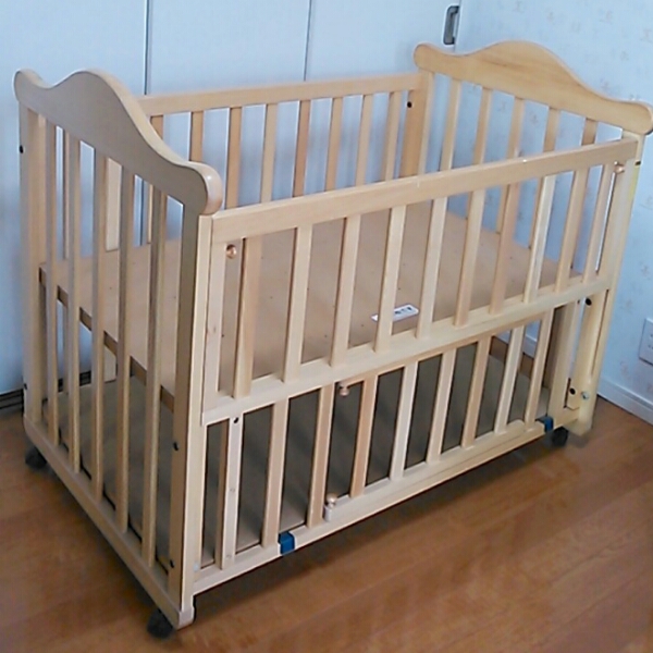 ベビーベッド(ミッフィーのセイフティガード付)