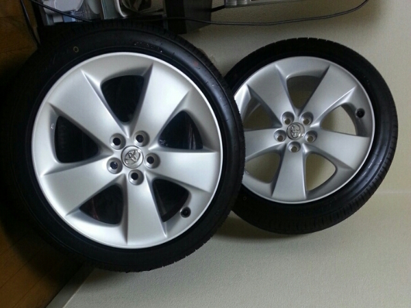 プリウス純正215/45R17新車外し