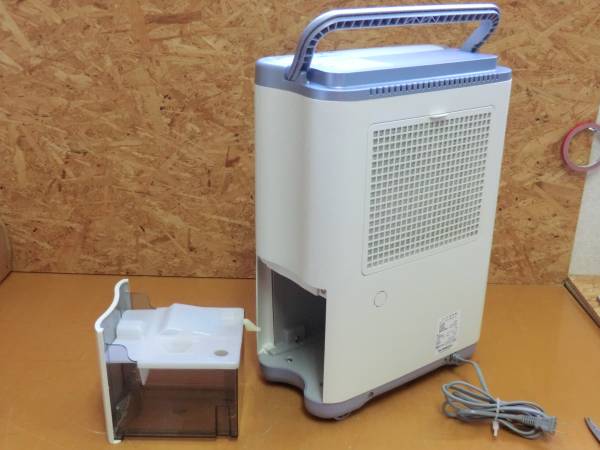 【値下げ可】除湿機　(SHARP製 DW-P80CX-A) 989◎中古品◎SHARP DW-P80CX-A 除湿機 2004年製(除湿器)｜売買された