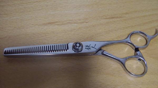 理容　美容　定価10万円　セニングシザー　20％～30％　中古美品