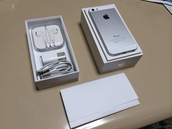 Apple Iphone5s Silver 64gb Docomo 使用少 アップル 売買されたオークション情報 Yahooの商品情報をアーカイブ公開 オークファン Aucfan Com