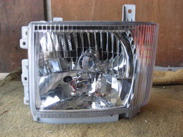 イスズ　エルフ　フォワード　左ヘッドランプ　KOITO 110-21872