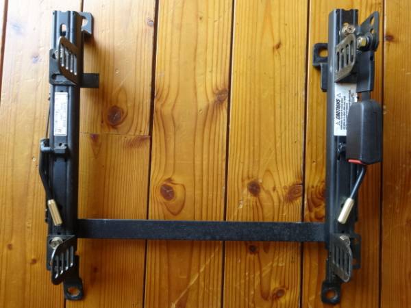 Ｓ２０００　シートレール　右側　サイド留め