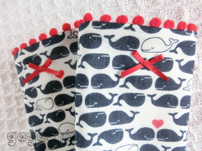 エルゴよだれパッド★くじら柄 赤リボン★マリーン よだれカバー_2