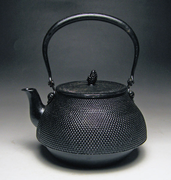 南部鉄器　霰模様　中古品 南部鉄瓶 霰 在銘 未使用品 未使用南部鉄器 鉄瓶 あられ 【公式通販】