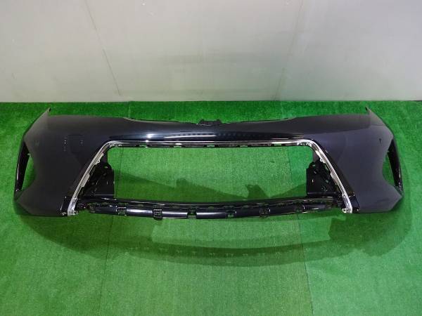 トヨタ オーリス NZE181 純正フロントバンパー CA64