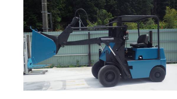 Komatsu リーチショベル 荷重1000kg バケット容量1.0m3