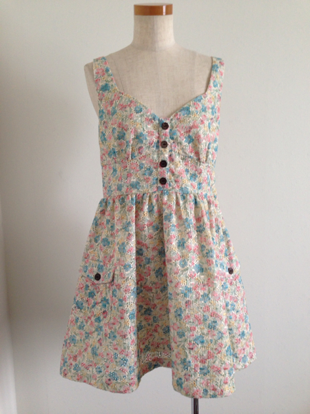 Dazzlin ダズリン カラフル花柄刺繍ワンピース ダズリン 売買されたオークション情報 Yahooの商品情報をアーカイブ公開 オークファン Aucfan Com