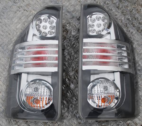 ZRR70系　ノア　ボクシーLEDテールランプ　左右セット　TD04