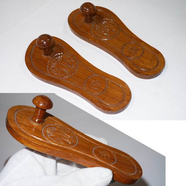 パドゥカ　インド 10cm インド製幸運のお守り・神様の履物 「パドゥカ」（Padhuka）木製(精神