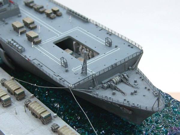1/700 海上自衛隊 輸送艦 くにさき LST-4003 完成品(日本)｜売買された
