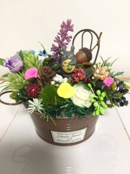 ハンドメイド ブリキの缶の中の小さな可愛いお庭　団栗椅子No.11_1