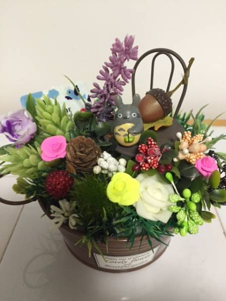 ハンドメイド ブリキの缶の中の小さな可愛いお庭　団栗椅子No.11_2