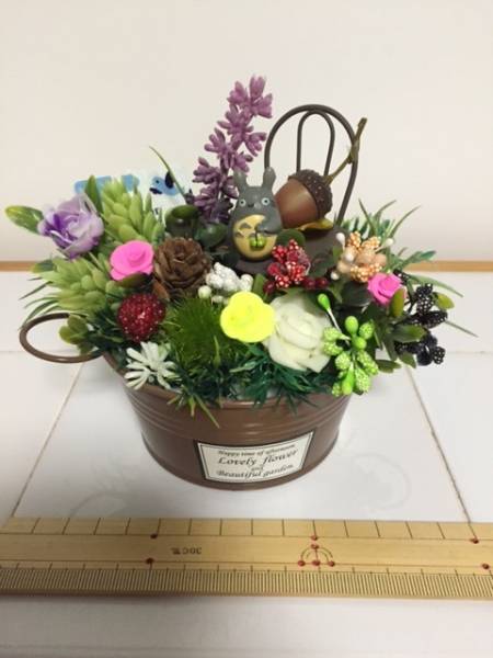 ハンドメイド ブリキの缶の中の小さな可愛いお庭　団栗椅子No.11_3